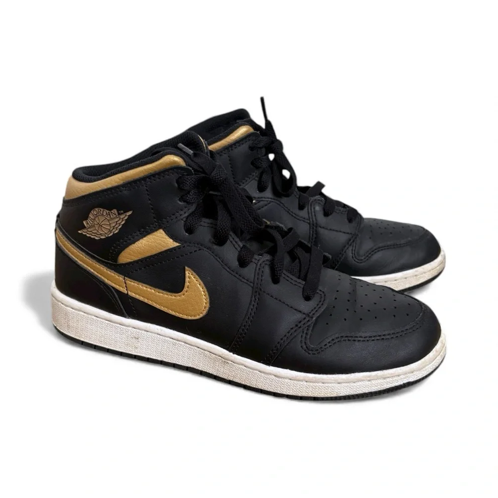 Kids Nike Air Jordan 1 Mid‎ GS Black Gold Metallic Sneakers - 5.5